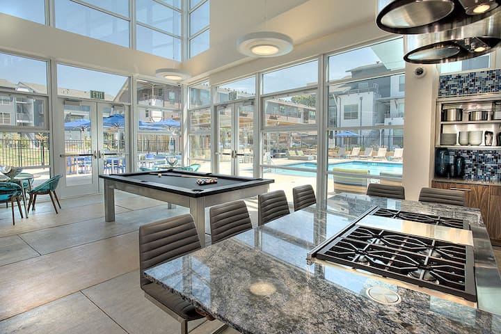 RGVtYW5kUGljdHVyZToyNDg2ODk2OTkx