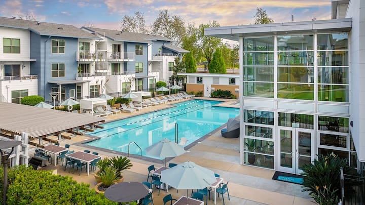 RGVtYW5kUGljdHVyZToyNDg2ODk2OTkz