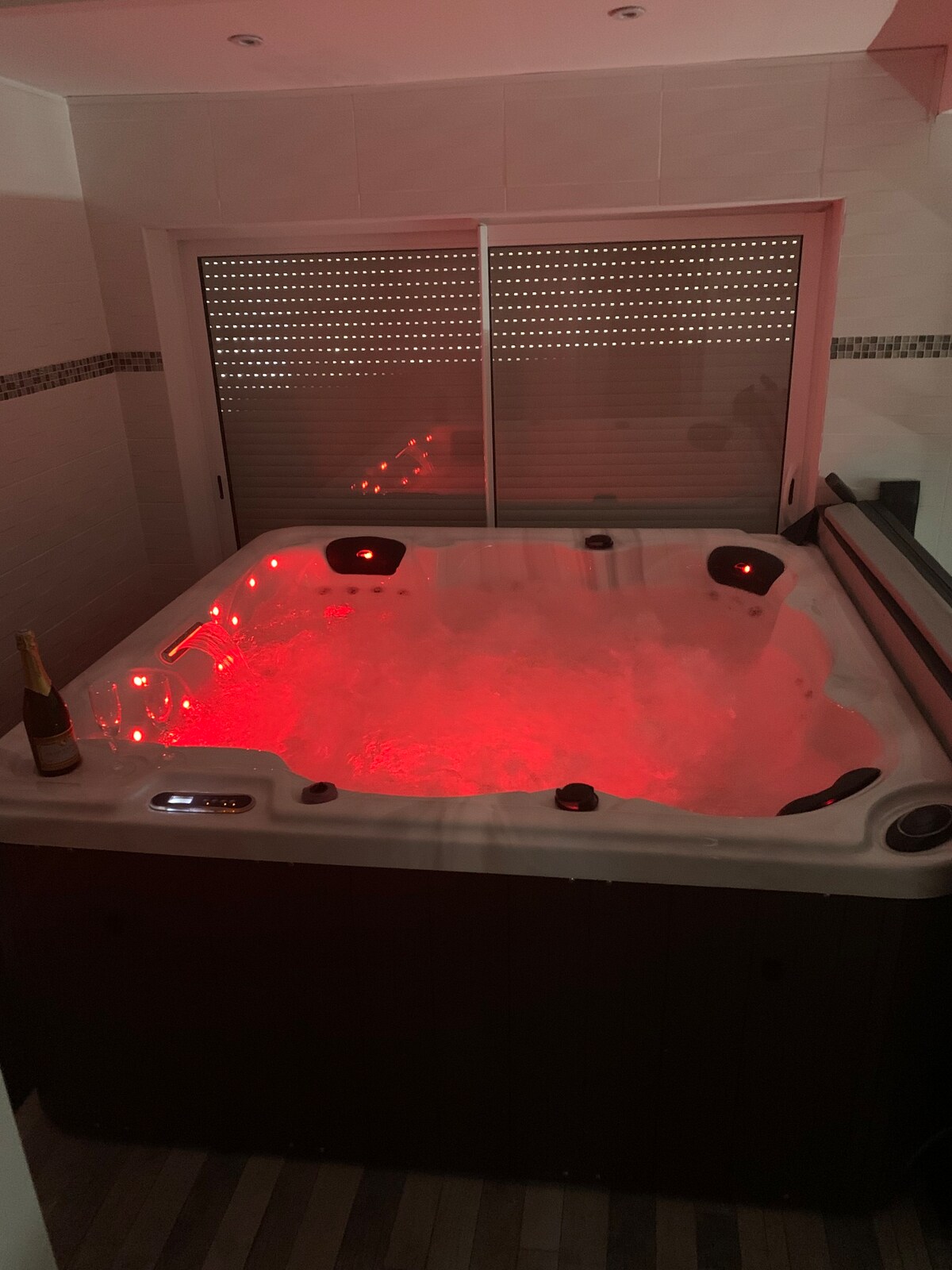 Ravissant logement avec jacuzzi et salle cinéma