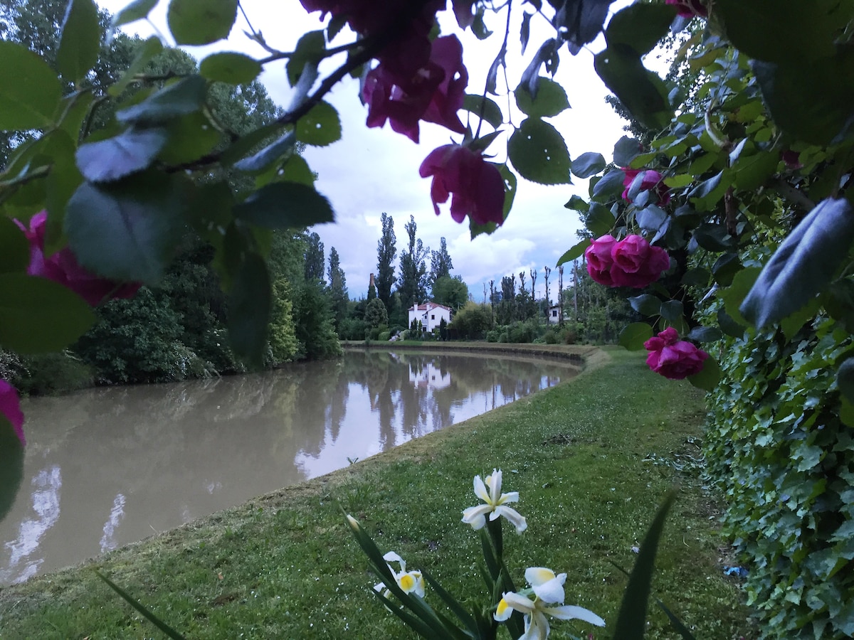 河畔小屋