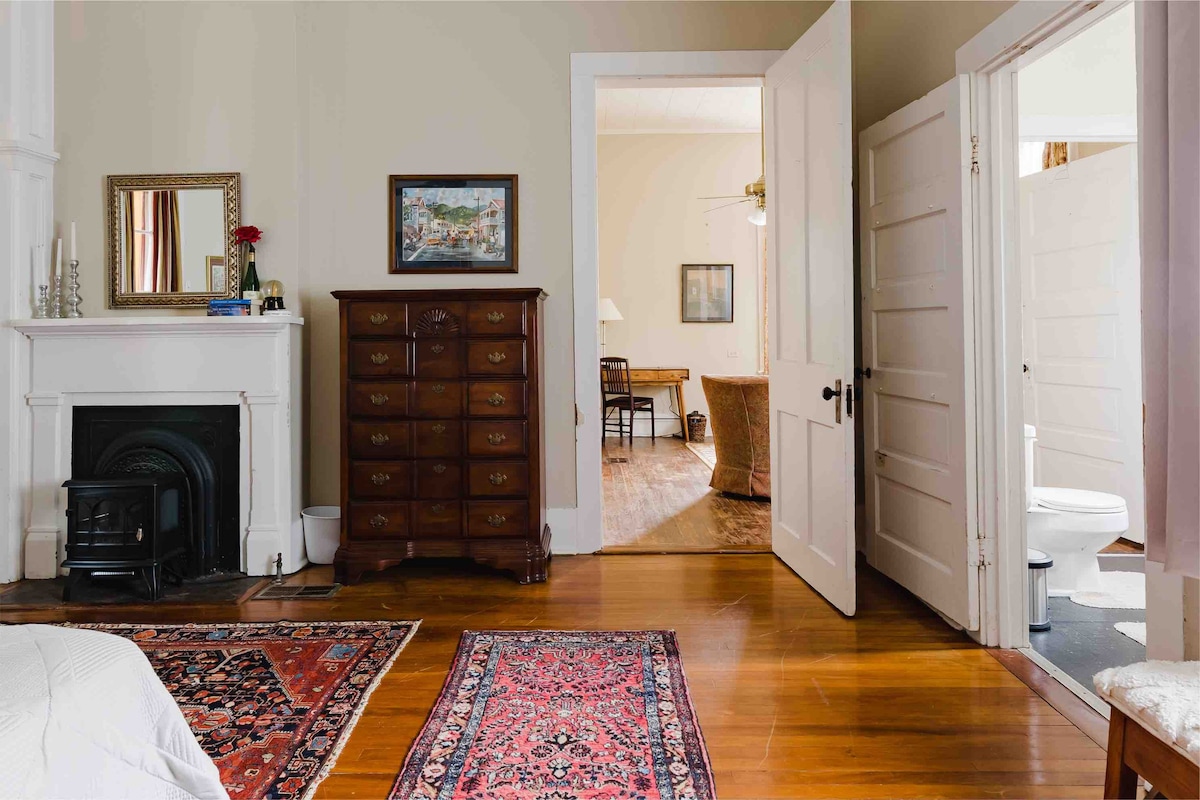 Gracious 2-room suite in a historic 1886 home