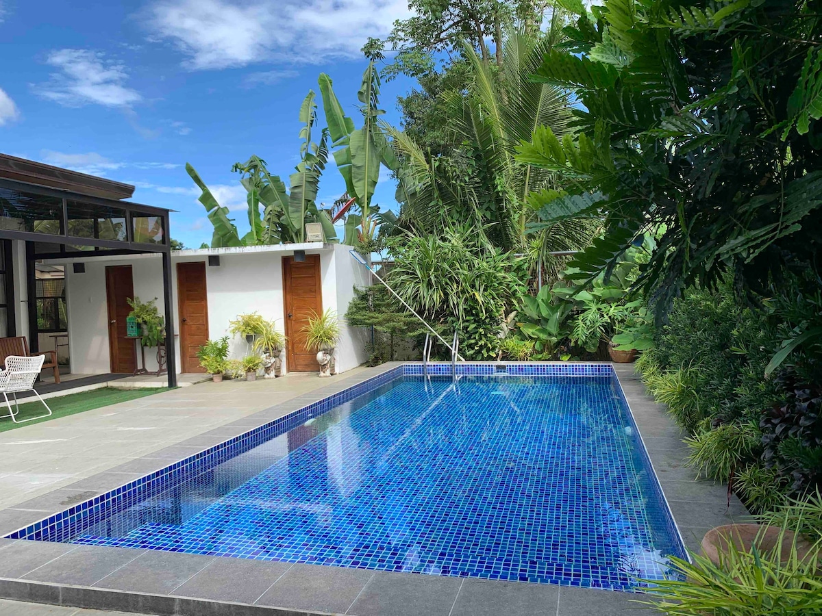 位于Tagaytay的明亮、阳光明媚的私人泳池别墅