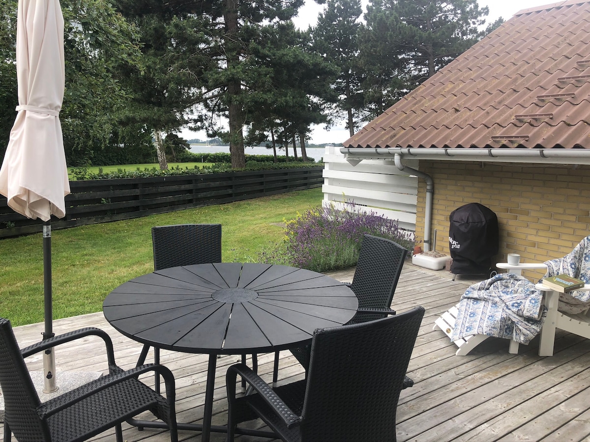 Summerhouse by the sea in charming Hårbølle, Møn