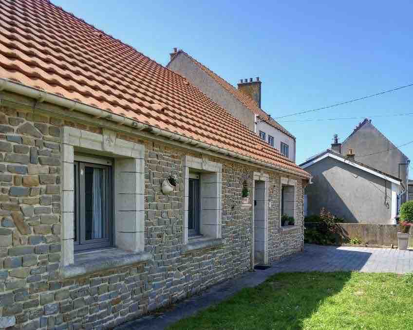 MAISON DE VACANCES AVEC JARDIN A 50M DE LA MER