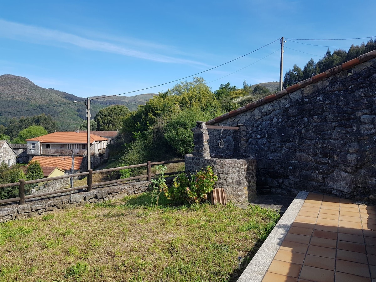 Agradable casita rural con piscina y chimenea