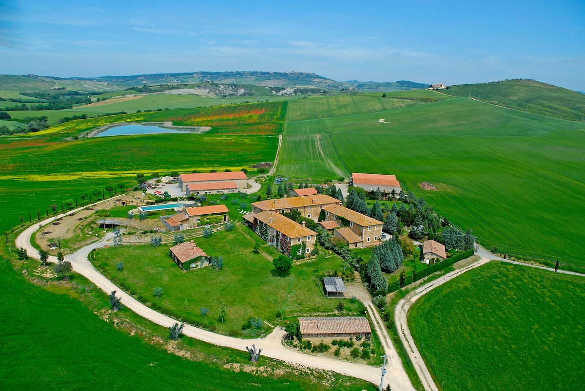 Le Sorbelle d 'Orcia可供两人入住。Val d' Orcia