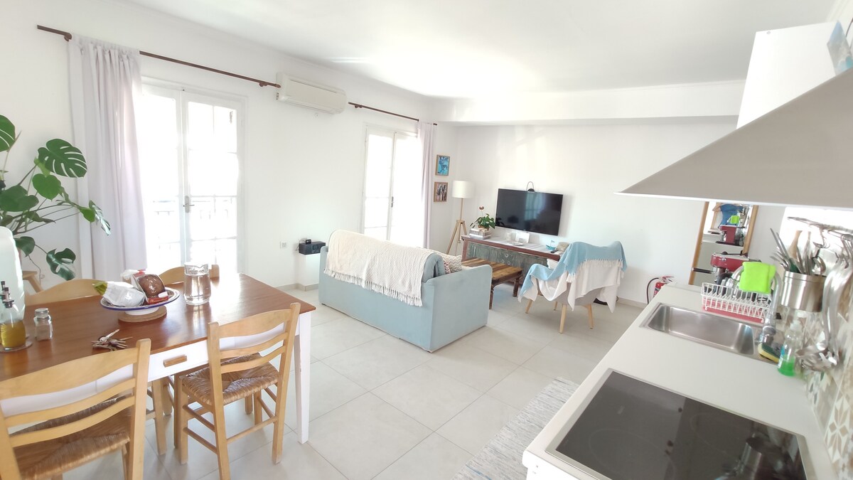 "Helios" Spacious and Bright Corfu Town Flat