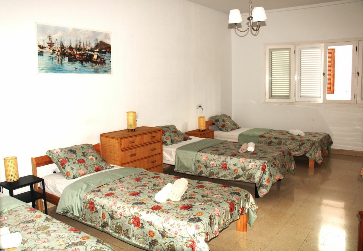 Habitación compartida mujeres Nomad Villa