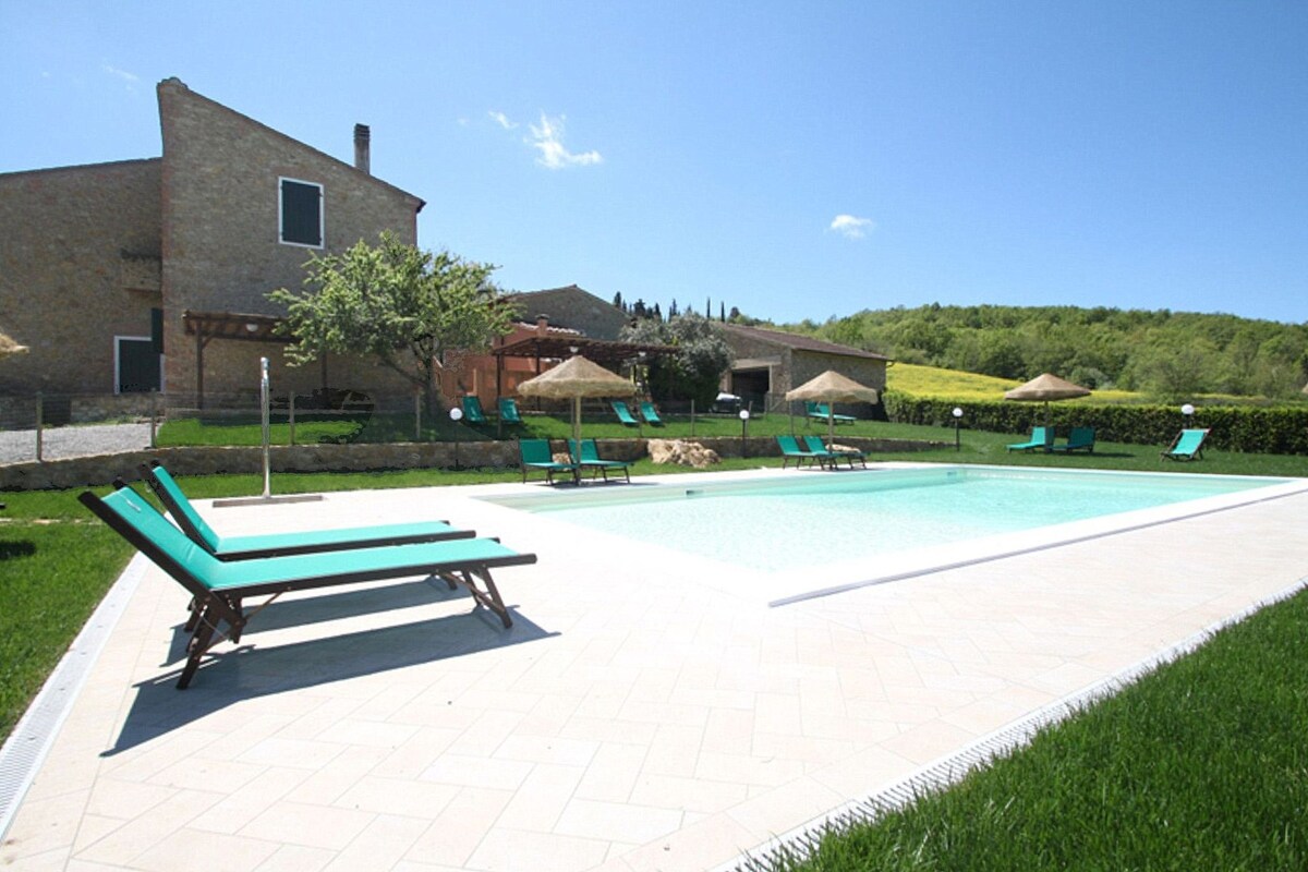 Belvilla by OYO Tuscan Farmhouse with Private Pool