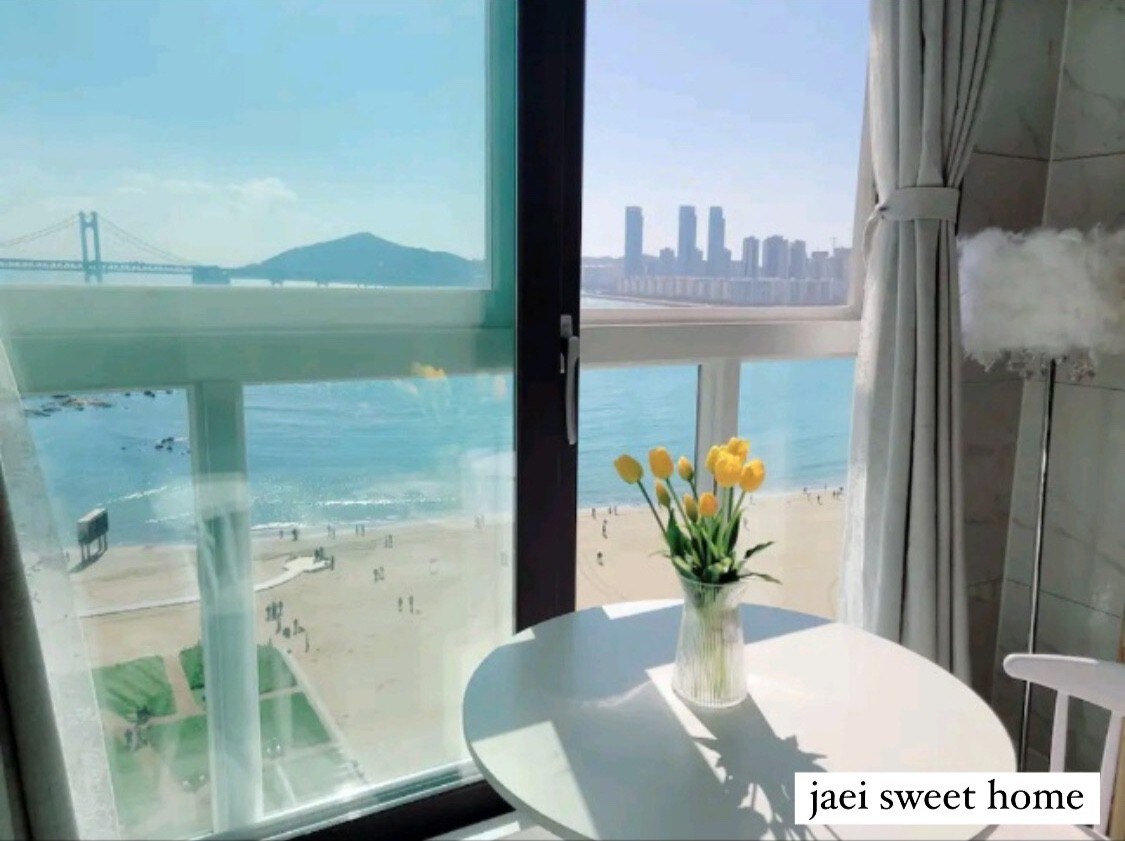 JaeSuite
位于广安利海滩（ Gwangalli Beach ）正前方。
每架新无人机免费停车