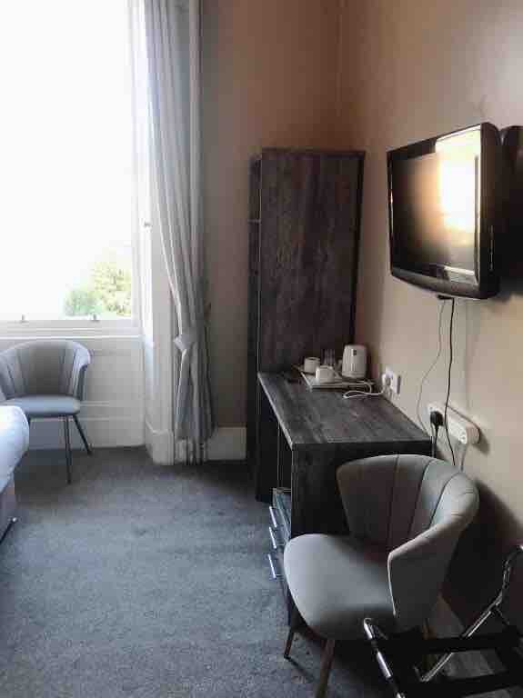 Edinburgh.Alexander Guest House.luxury double room