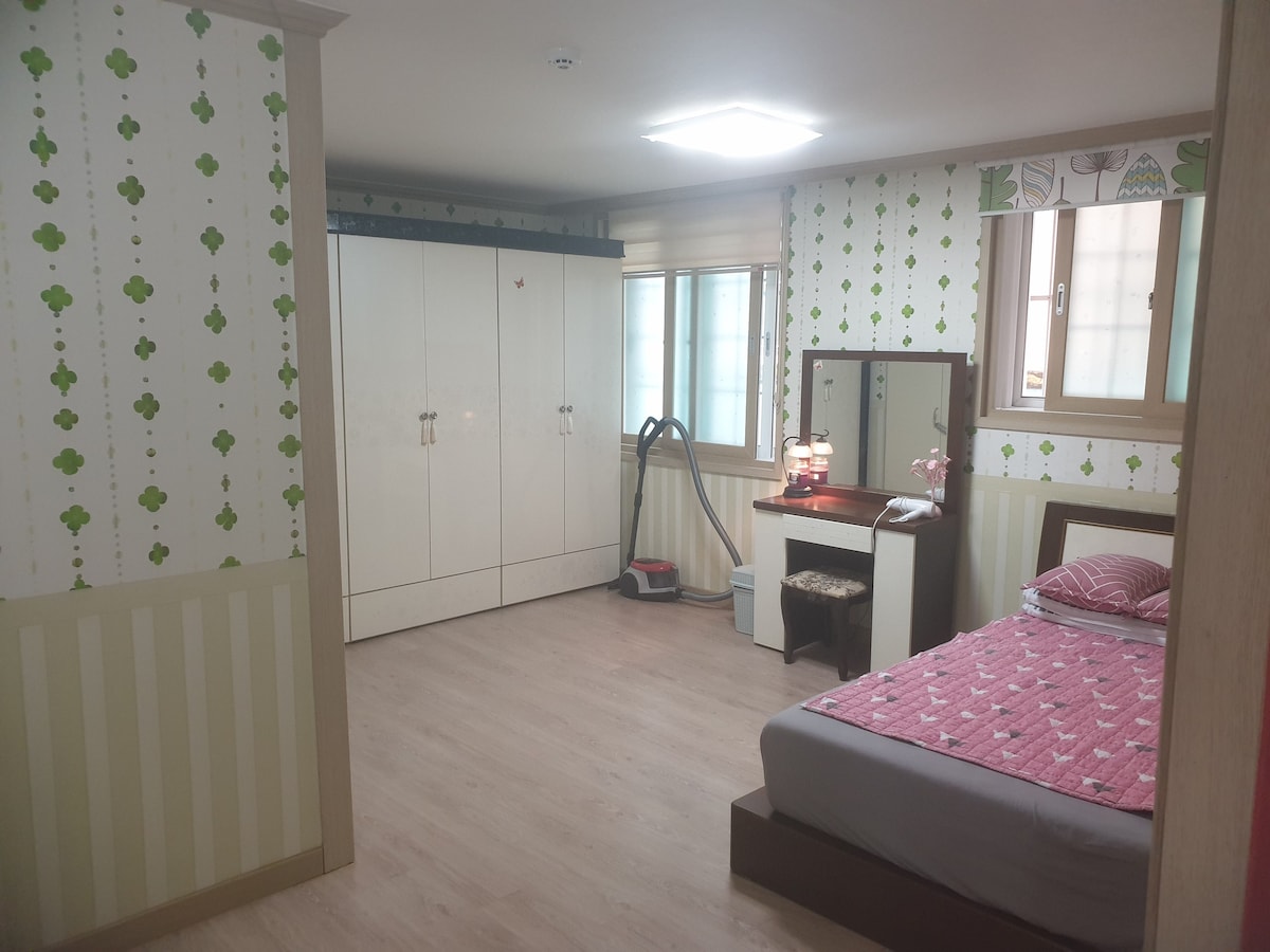 Jinhae Jinhae House 26 pyeong
享受舒适入住体验