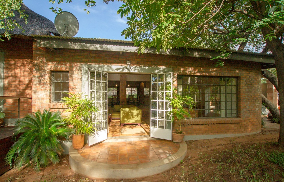 Acacia House （ 482 Jacaranda Road ）