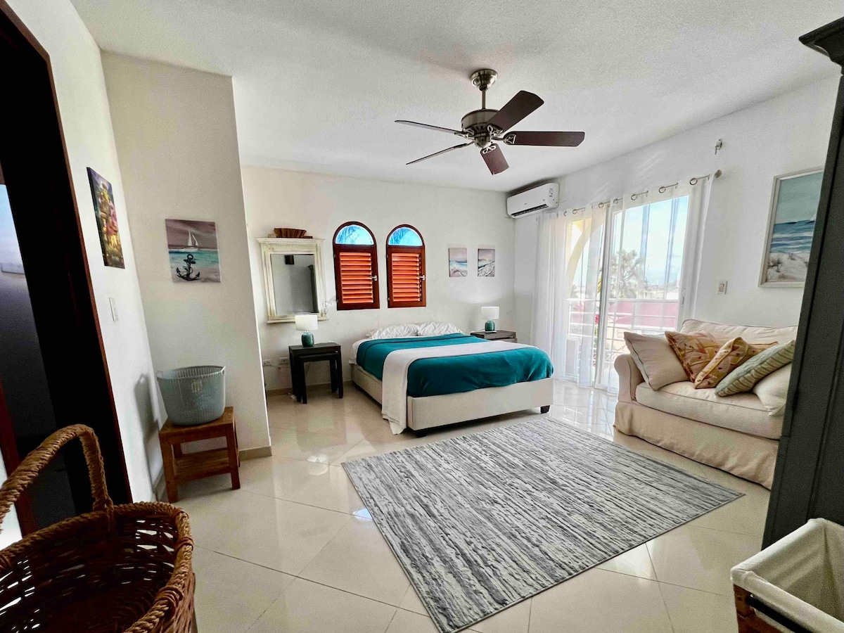 Encanto -2BR beachfront w/pool & gorgeous sunsets!