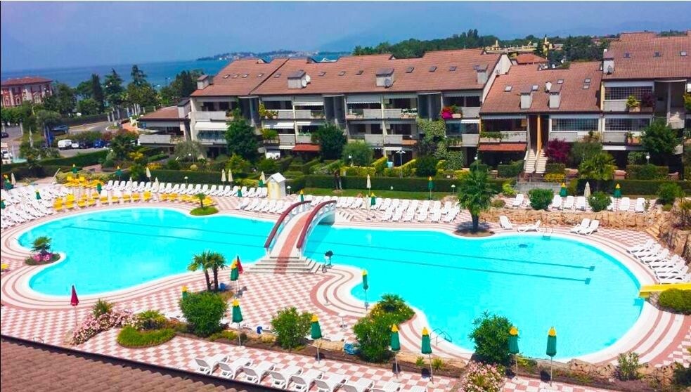 Apartment Luxury Green Residence Sirmione lakeGard