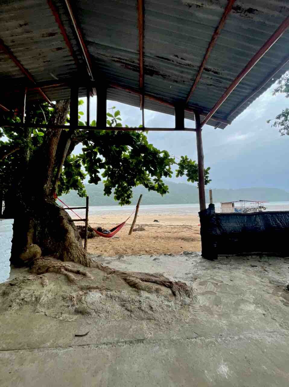 peaceful cosy beachfront chalet cottage