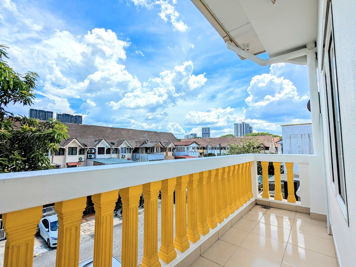 [NEW] Private Balcony, Hostel Room in Kuala Lumpur
