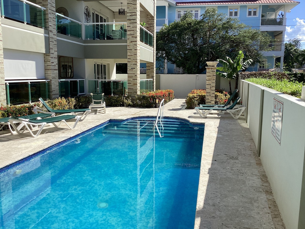 Magnificent 1bd/2ba *Beach Front/Pool Side* Condo