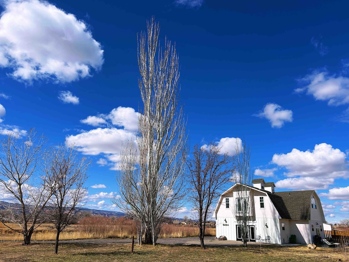 Bookcliff Barnhouse