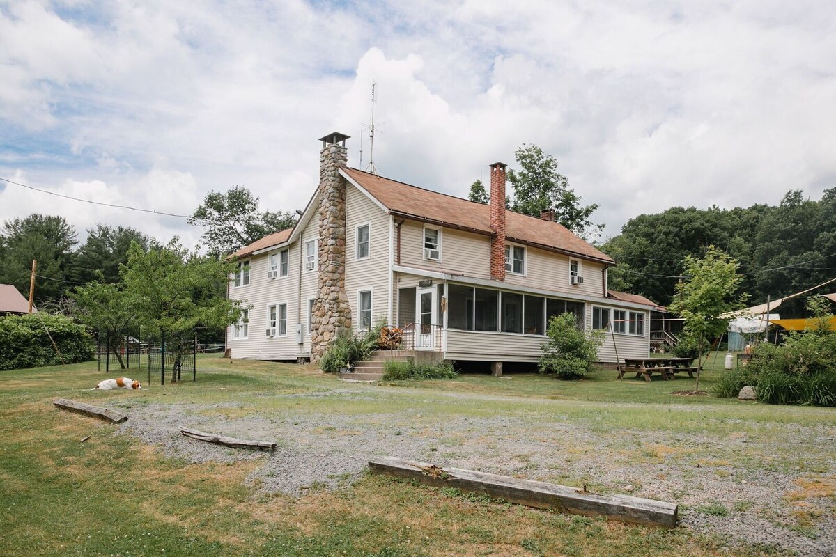 1885 Farm & Guest House - Reunite & Disconnect!
