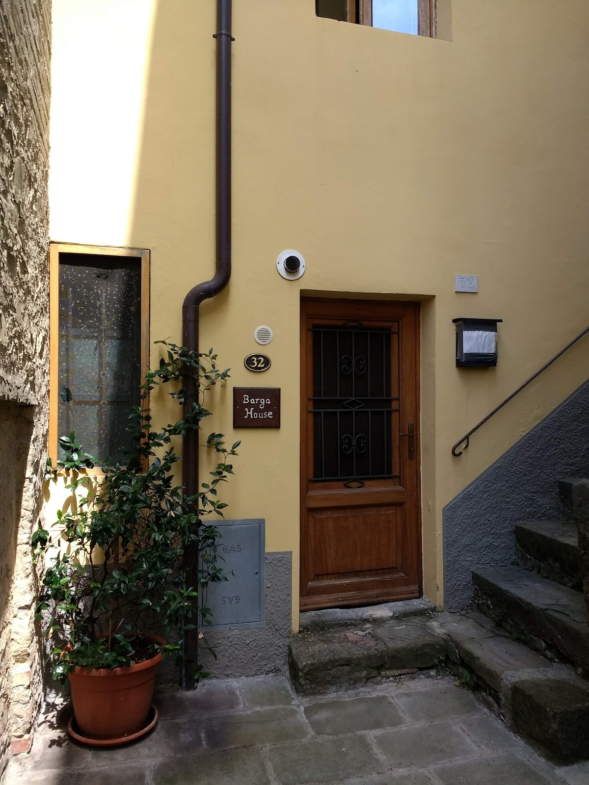 Two bed rustic town house in Barga, Tuscany