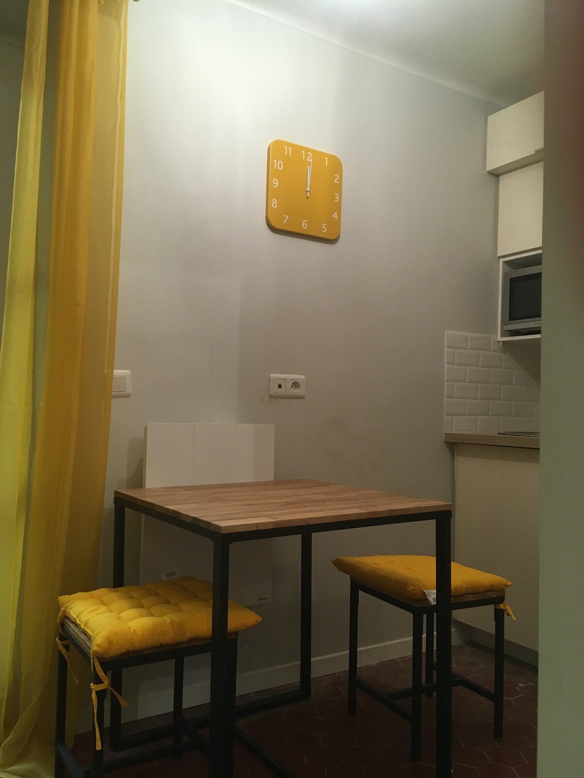 舒适的单间公寓，位于一栋漂亮的Niçois建筑内。