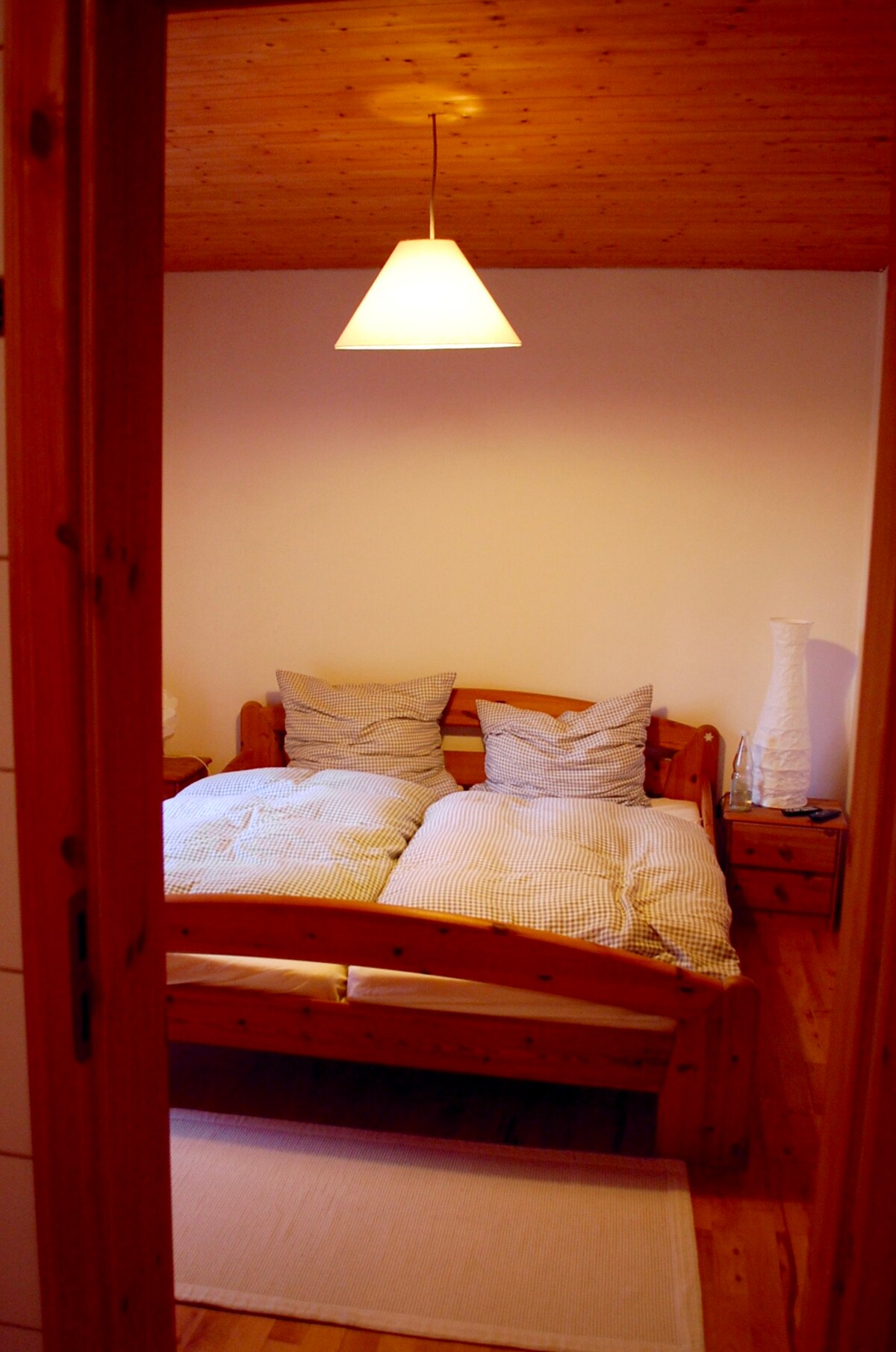 位于田园诗般的Resthof的舒适房间，带浴室
