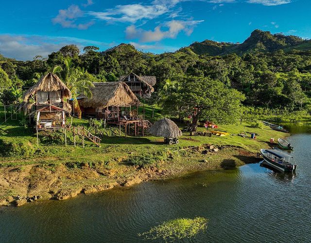 Cabaña romántica en el lago bayano para pareja