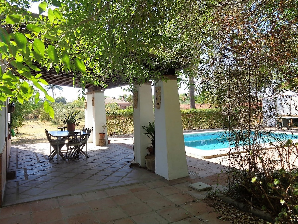 Delightful villa+ pool, 20mins Seville, 10 airport