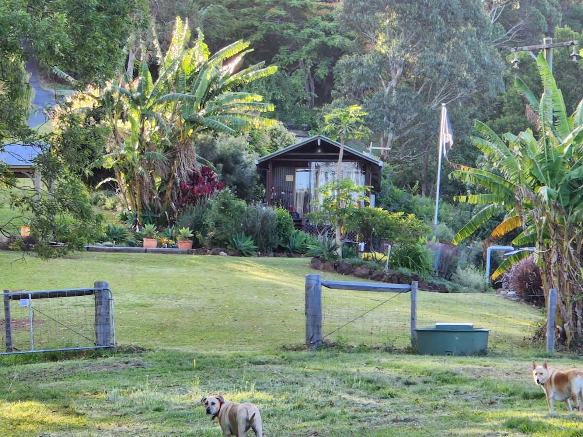 Byron Bay Hinterland Cottage with Views