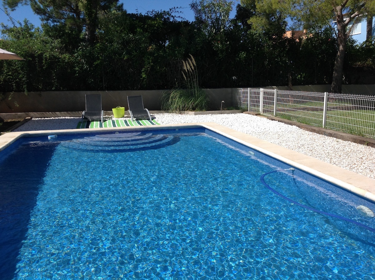 GRAN PISCINA Y GRAN JARDIN度假木屋