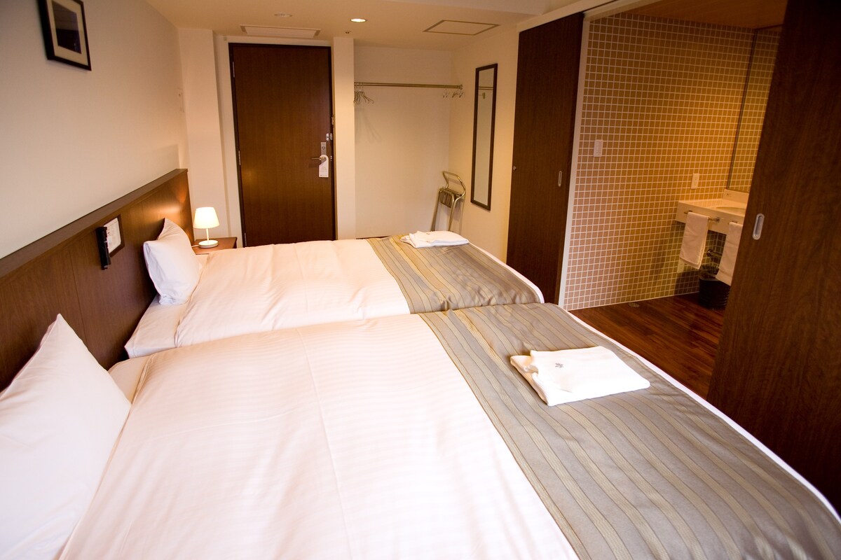 Sutton Hotel Hakata city的双床客房_R2