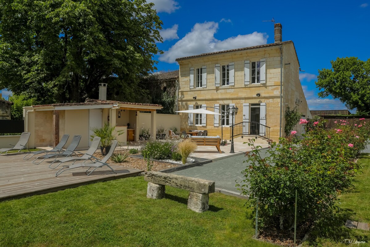 Maison Tour Berthonneau ，带泳池