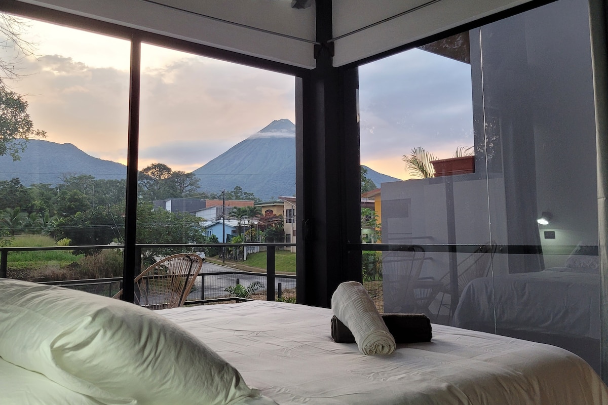 Nalux Villa Arenal (Volcano View + Jacuzzi)