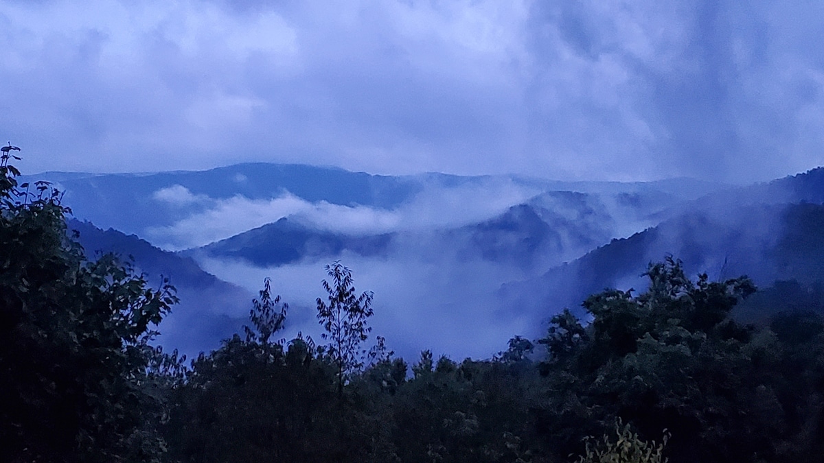 The View at Jerk Ridge - Snowshoe Escape