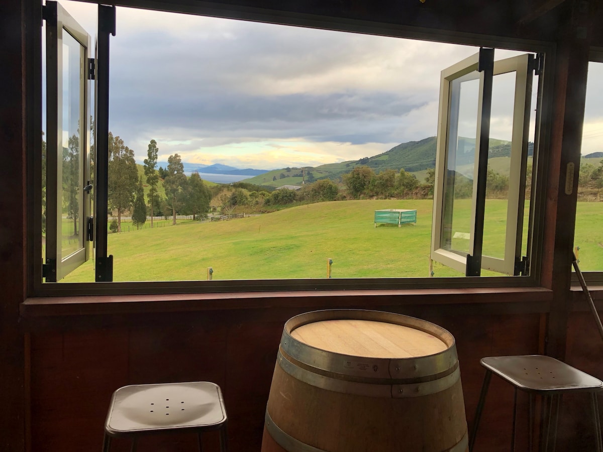 Whakaipo Cottage, tranquility, comfort and views