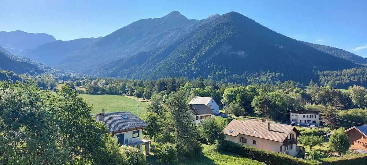 Le Reflet des Montagnes
Appartement tout douillet