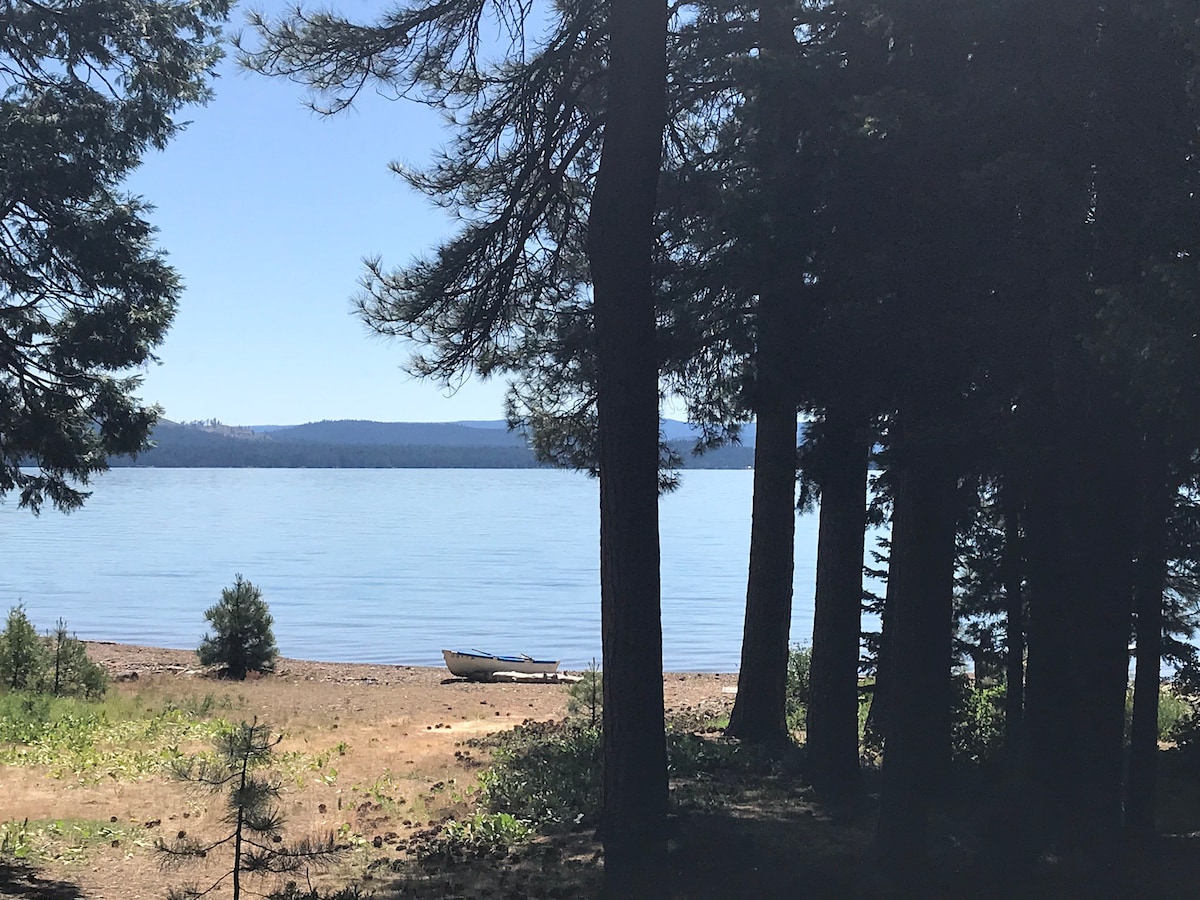 Lake Almanor Lake Front Retreat