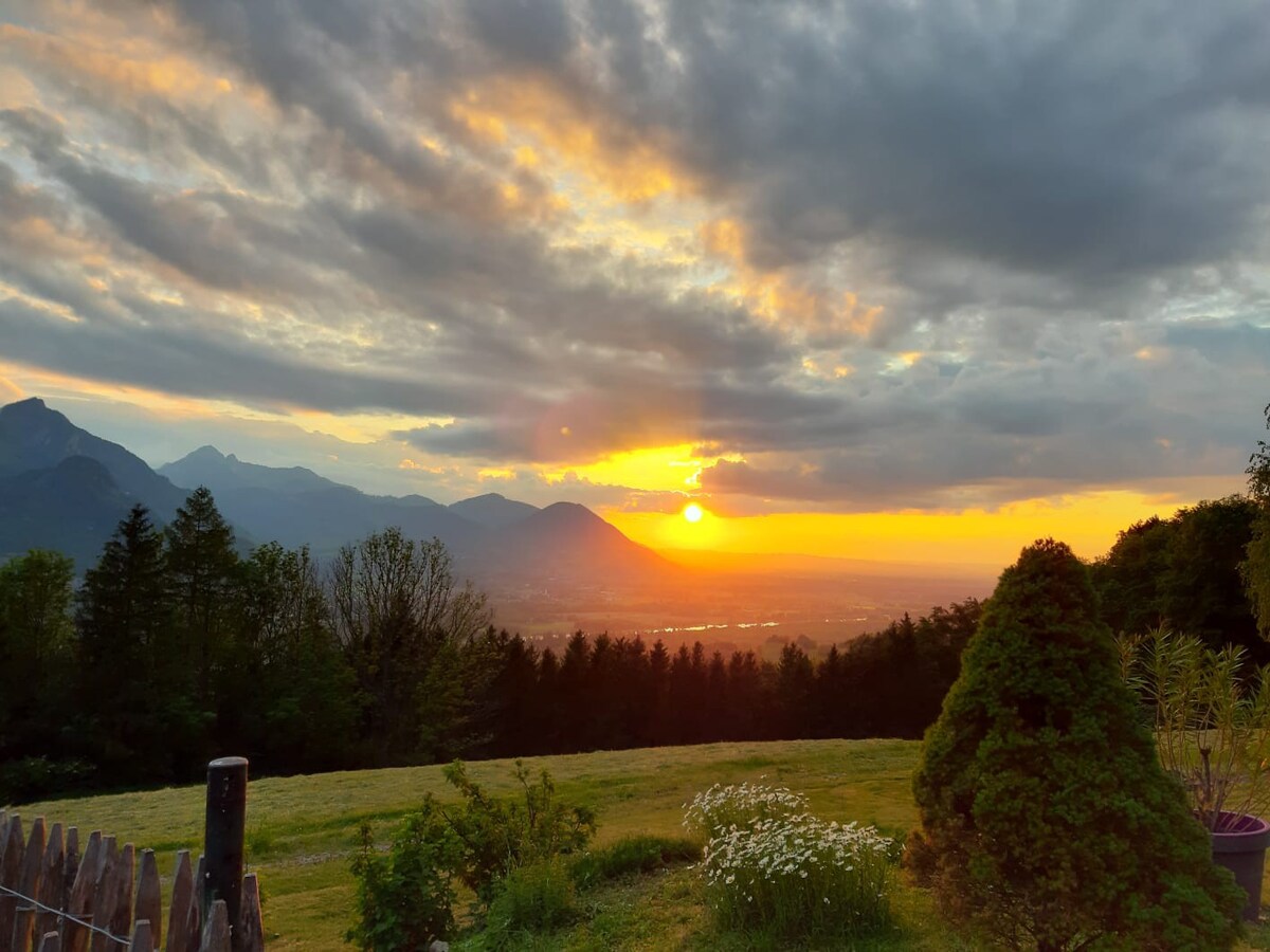 现代单间公寓，位于旅馆谷地（ Inn Valley ） ，地理位置优越