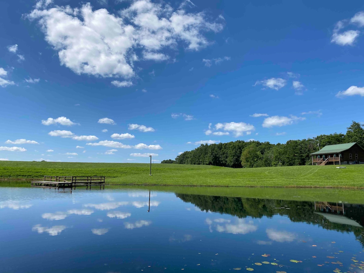 Cabin with private pond. A peaceful escape