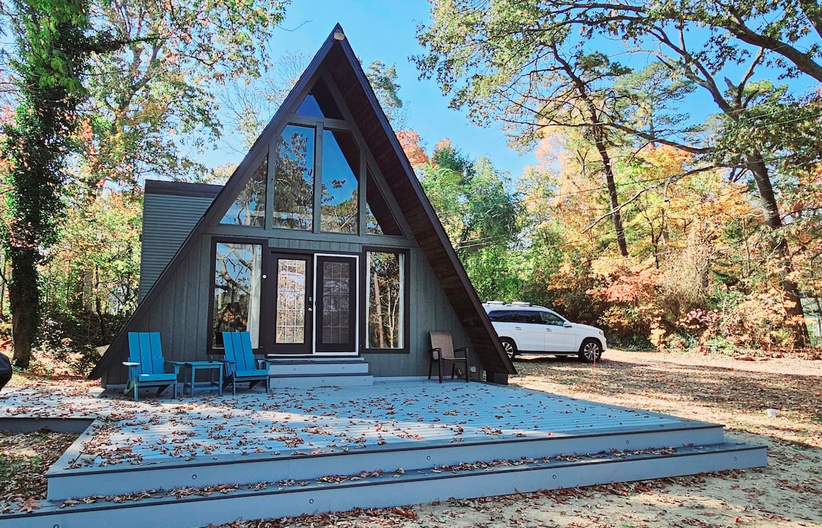 Lakefront A-Frame in Millville, minutes to NJMP