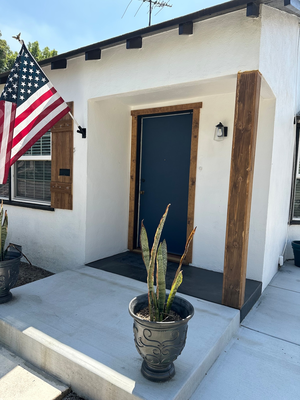 College Cottage between Claremont College and ULV