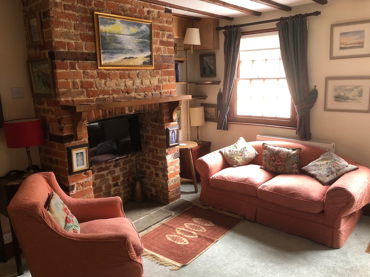 2 Bed  Cottage beside Clare Castle & Country Park