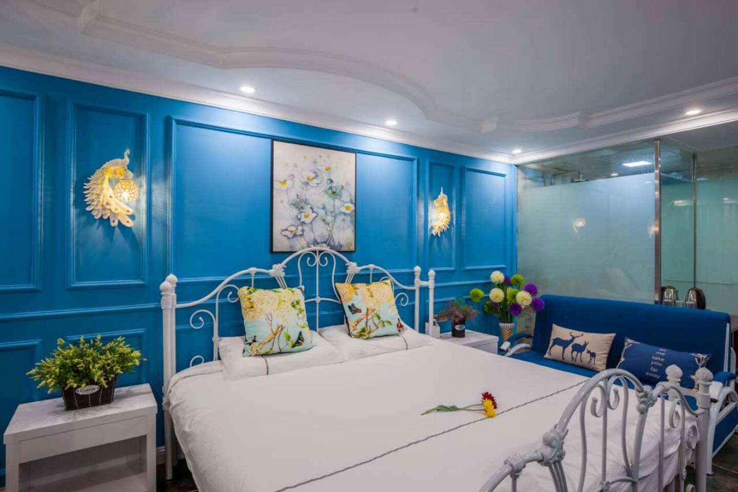 云台山紫云轩主题酒店 蓝色情人情侣房 酒店紧邻红石峡和万善寺不管