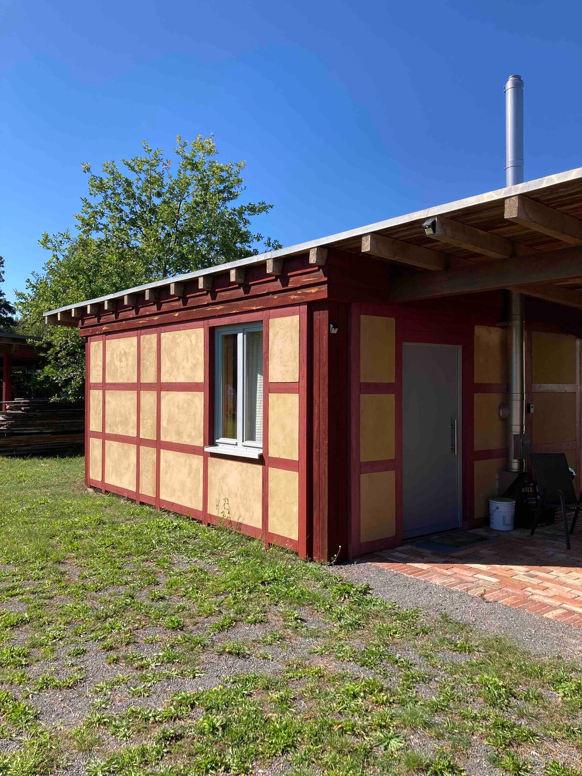 Bezauberndes Gästehaus aus Lehm und Hanf