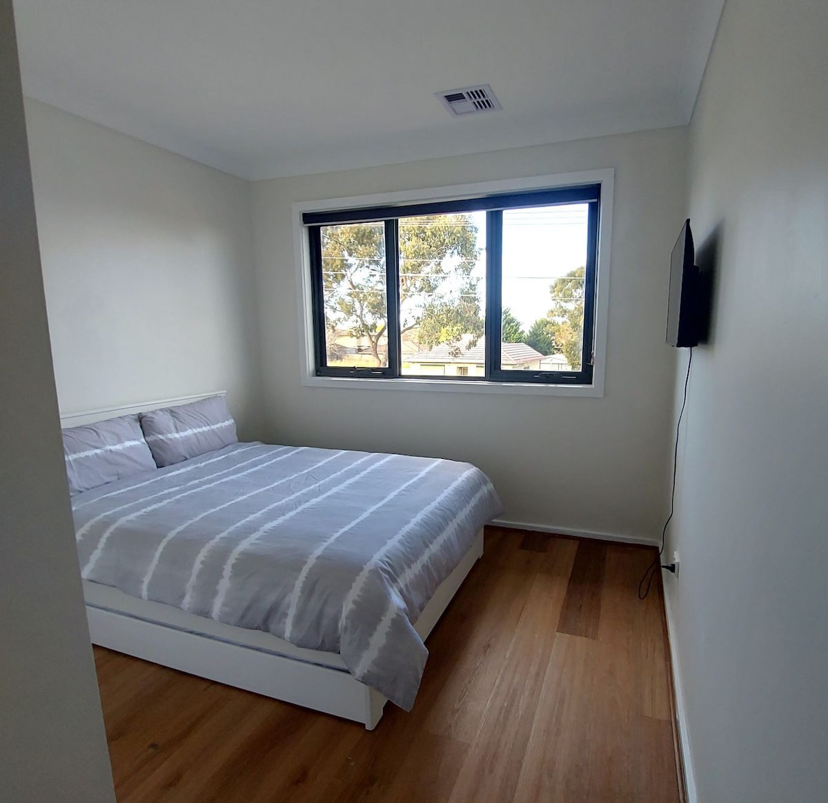 Motel like Guesthouse 
12 minutes from Mel airport