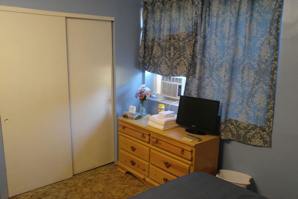 comfy bed and private room in pinellas park.