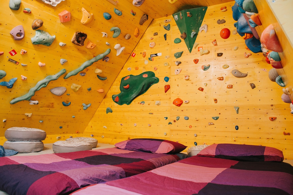 Apartment Kapitan with climbing wall