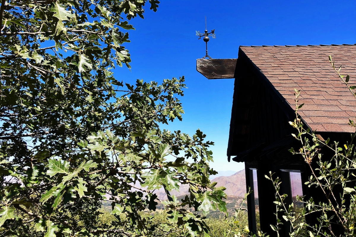 山顶小木屋，占地40英亩，可欣赏美景