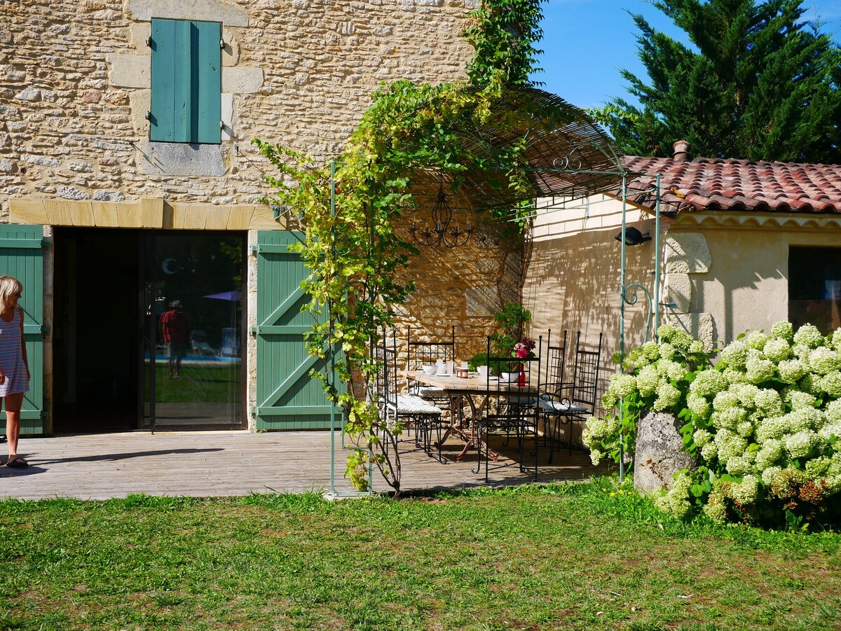 MAISON DE CHARME AVEC PISCINE AU PAYS DES BASTIDES